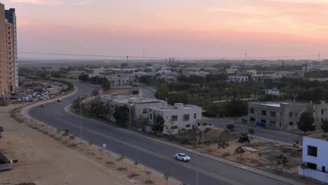 Urbanización-Bahria-Contra-El-Cielo-Del-Atardecer-En-Karachi