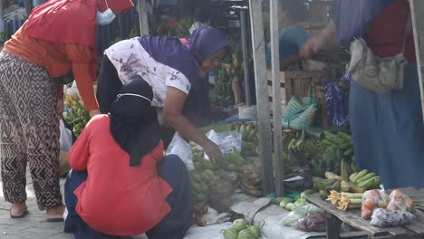 Transacciones-De-Vendedor-Y-Comprador-En-Los-Mercados-Tradicionales