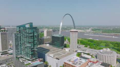 Gateway-Arch-Und-Downtown-St