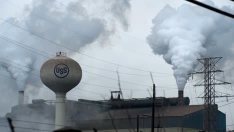 Large-amounts-of-smoke-coming-from-the-US-Steel-Edgar-Thomson-steel-plant-in-Braddock,-Pennsylvania-by-night