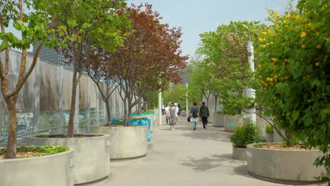 Pedestrians-walking-along-the-Seoullo-7017-skypark-high-above-the-city-streets