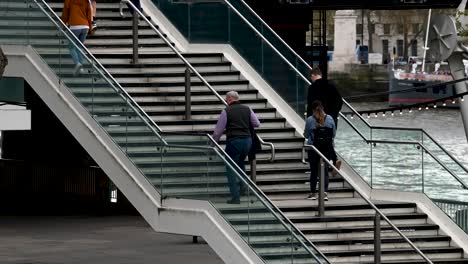 Treppensteigen-In-Southbank,-London,-Vereinigtes-Königreich