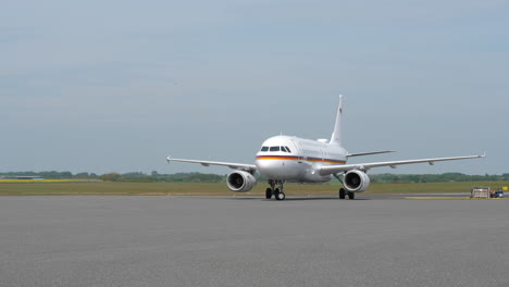 A-German-Air-Force-Airbus-A320-Taxiing-to-the-Parking-Stand