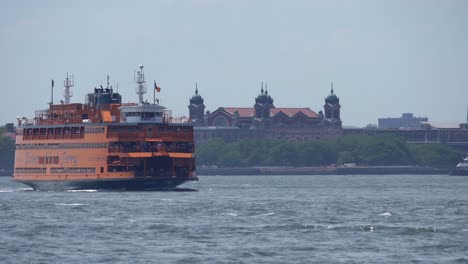 Staten-Island-Fähre-In-Richtung-Manhattan