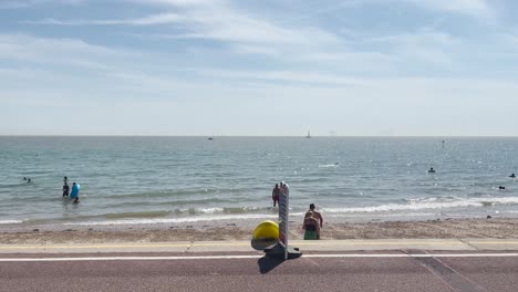 The-sea-front-at-Clacton-on-Sea,-Essex,-UK