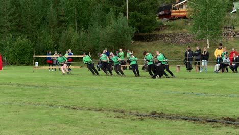 El-Equipo-Vestido-De-Verde-Gana-Después-De-Una-Corta-Batalla