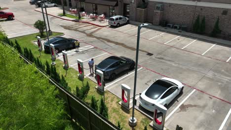 Establishing-shot-of-Tesla-supercharger-station