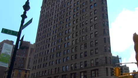 Tilt,-El-Icónico-Edificio-Flatiron-De-Nueva-York