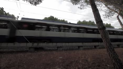 Tren-Subterráneo-De-Madrid,-Metro,-Línea-10-Pasando-Por-La-Casa-De-Campo