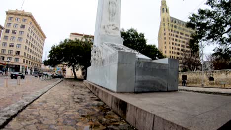 El-Cenotafio,-Dedicado-A-Los-Hombres-Que-Lucharon-Y-Murieron-En-La-Batalla-Del-álamo-Durante-La-Guerra-Por-La-Independencia-De-Texas-En-1835-4k24fps