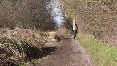 Hombre-Caminando-Por-El-Camino-De-Sirga-Del-Canal