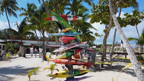 Cartel-De-Playa-En-Blue-Lagoon-Island-Nassau,-Bahamas