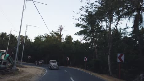 Wegfahren-Blick-Auf-Eine-Ländliche-Straße-Auf-Den-Philippinen