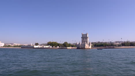 Vista-Del-Paisaje-Urbano-De-La-Torre-De-Belem-Desde-El-Río