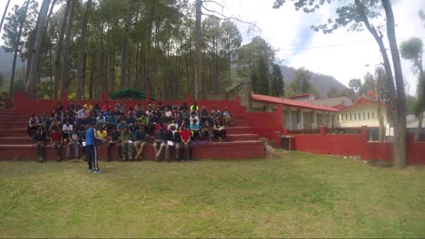 Clases-De-Formación-De-Montañismo-Del-Instituto-De-Montañismo-Situado-En-El-Alto-Himalaya,-Uttarakhand,-India