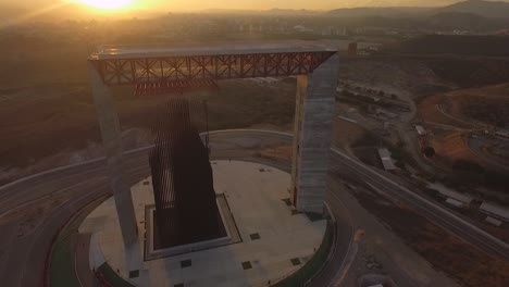 Drone-rising-in-'Monumento-Manto-de-María',-during-the-golden-hour-in-Barquisimeto,-Lara,-Venezuela