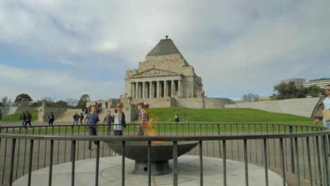 Schrein-Der-Erinnerung,-Melbourne-Anzac-Day,-Anzac-Parade