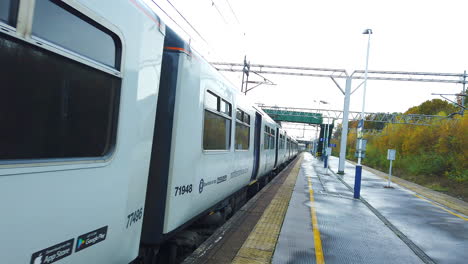 Train-at-sandbach-station.waiting-or-moving.-Poeple-boarding