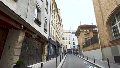 Walking-At-The-Notre-Dame-De-Recouvrance-Street-At-The-2nd-Arrondissement-Of-Paris-In-France---dolly-shot