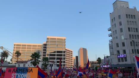 Pro-Armenien-Protest-In-Beverly-Hills,-Kalifornien