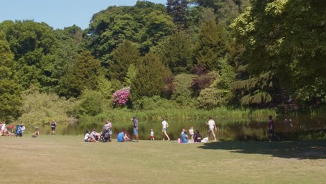 Covid-19-Lockdown-Ends,-British-Famalies-enjoy-walking-and-picnics-by-the-lake