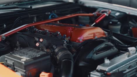 Nissan-Sr20det-Muestra-El-Motor-Del-Automóvil-En-Driftcon