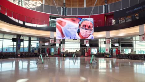 Terminal-Nacional-De-Qantas-Del-Aeropuerto-De-Sydney-Vacía-Durante-La-Pandemia-Del-Virus-De-La-Corona-Covid-19