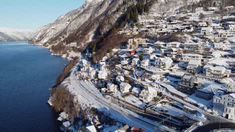 Descripción-General-Del-Ferrocarril-Vaksdal,-Veafjorden-Y-Bergen-Que-Va-A-Voss-Y-Oslo---Antena-De-Noruega