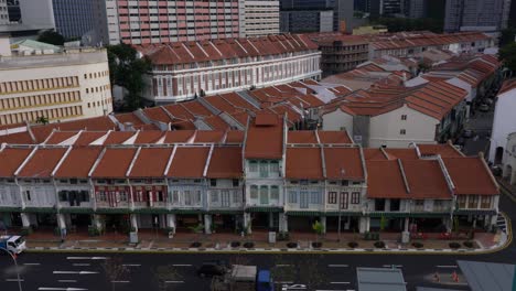 Row-of-shophouses-in-Chinatown,-Singapore