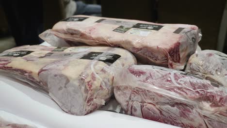 Paquetes-De-Carne-Importada-De-Nueva-Zelanda-Congelada-En-El-Evento-De-Exhibición-De-Importación-Y-Exportación-De-Carne