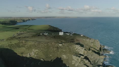 The-old-signal-station-at-Lizard-point,-Cornwall,-UK