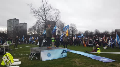 Un-Activista-Escocés-Hablando-Con-Una-Multitud-A-Favor-De-La-Independencia