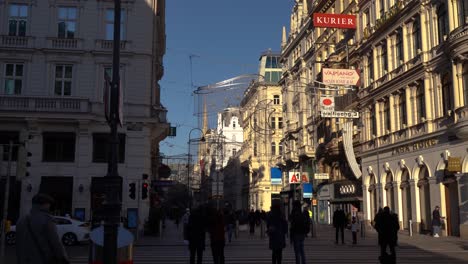 Pov-Caminando-Por-El-Distrito-1-En-Viena,-Austria