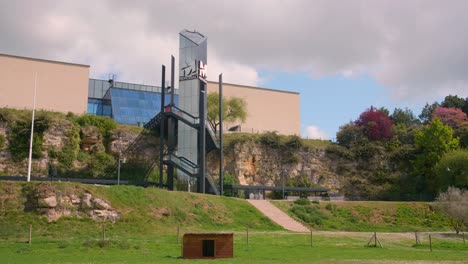 Memorial-De-Guerra,-Caen