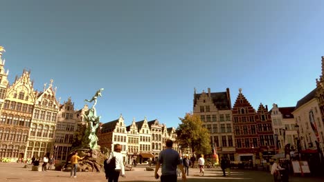 Brabo-Brunnen-Auf-Dem-Grote-Marktplatz,-Antwerpen,-Belgien