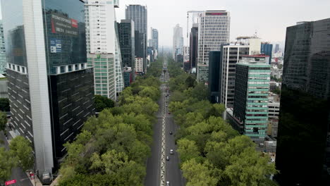 Vista-Del-Atardecer-Con-Drones-Del-Paseo-De-La-Reforma-En-La-Ciudad-De-México