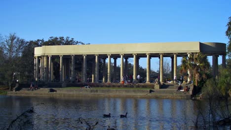 El-Parque-De-La-Ciudad-De-Peristilo-Nueva-Orleans-Relajante-Día-De-La-Tarde