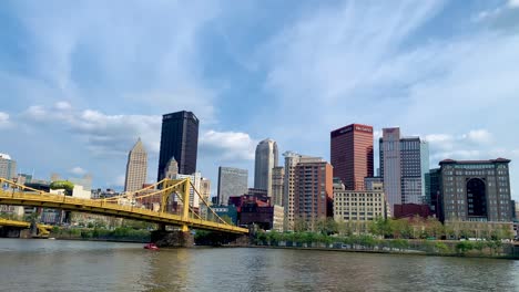 Horizonte-De-La-Ciudad-De-Pittsburgh-Panorámica-Derecha-Vista-Panorámica-Durante-El-Verano