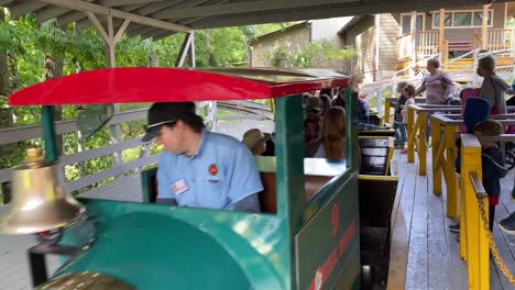 Tweetsie-Railroad-Small-Train-in-4k,-Blowing-Rock-NC,-North-Carolina