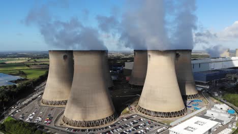 Imágenes-De-Drones-De-Cerca-De-La-Central-Eléctrica-De-Drax-En-El-Pueblo-De-Drax-Cerca-De-Selby,-Yorkshire,-Reino-Unido