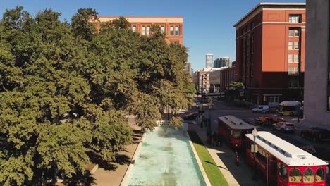 Dallas,-Texas-–-Oktober-2021:-Enthüllung-Des-Dealey-Plaza-Brunnens