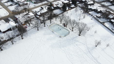 Inicio-De-Una-Era-De-Patinaje-De-Hockey-Sobre-Hielo-En-Walker&#39;s-Creek-Catharines-Ontario