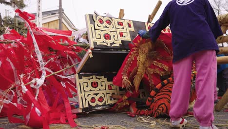 Destroyed-Tiger-Float-after-festival-Battle-Event-at-Sagicho-Matsuri