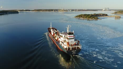 Öl--Und-Chemikalientanker-Festland-9hsf9-Nähert-Sich-Dem-Ölterminal-Naantali