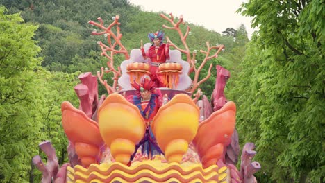 Drummers-and-dancers-entertain-at-the-Everland-Amusement-park-parade-in-Yongin,-South-Korea