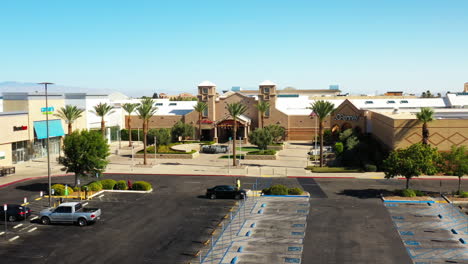 El-Centro-Comercial-Antelope-Valley-En-Palmdale,-California---Vista-Aérea-Deslizante