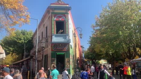 Tourists-in--the-Caminito-in-Buenos-aires,-Argentina