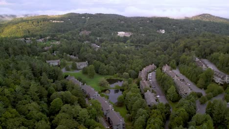 Antena-Sobre-Chetola-Resort-En-Blowing-Rock-Nc,-Carolina-Del-Norte