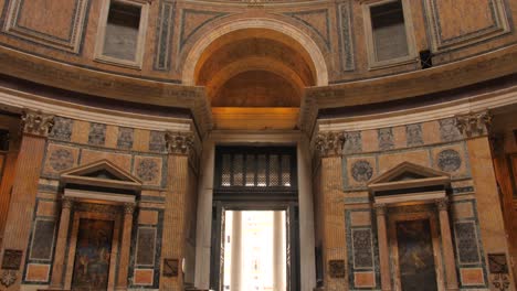 Tourists-Visiting-The-Pantheon-In-Rome,-Italy---Interior,-under-the-dome,-facing-the-entrance---tilt-up