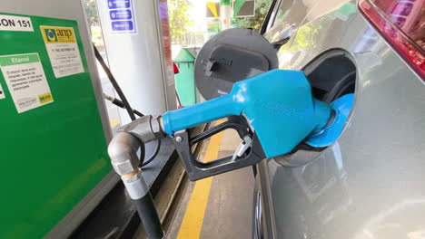 Refueling-an-SUV-at-a-gas-station